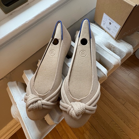 Rothy's Knot Flat in Ecru. Size 8.5. NWT - Picture 3 of 10